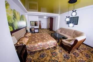Отель Гостиница Метелица Караганда Люкс с двуспальной кроватью-3