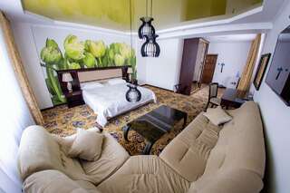 Отель Гостиница Метелица Караганда Люкс с двуспальной кроватью-2